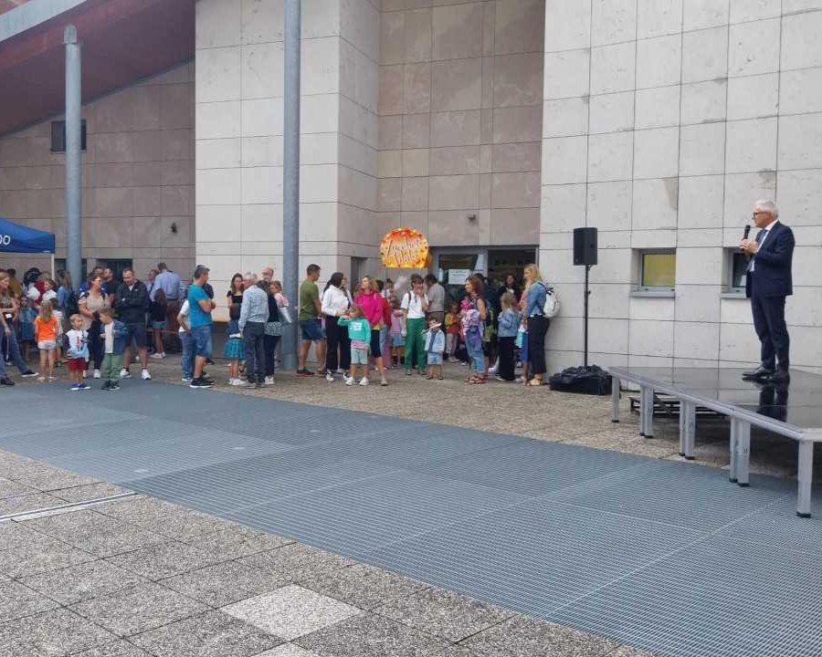 Festa per il primo giorno di scuola