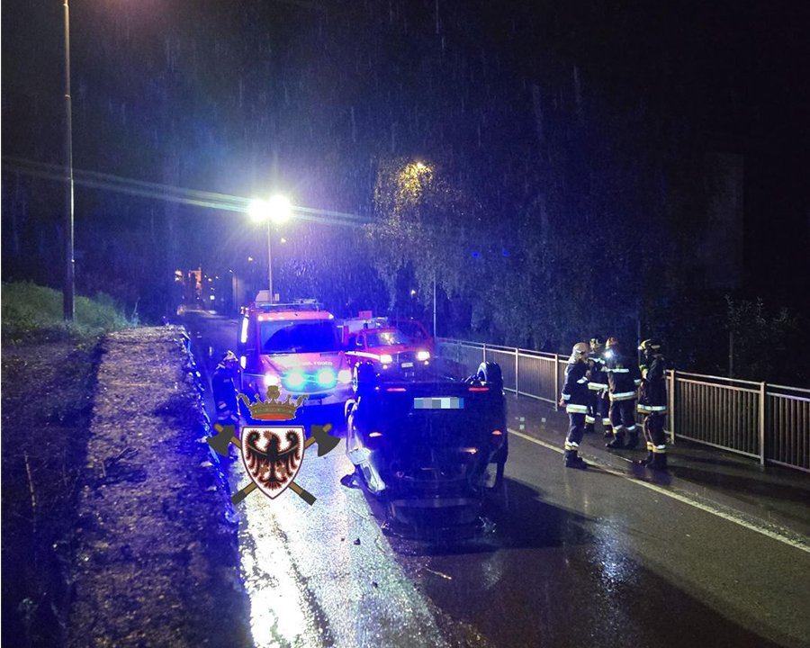 Terzolas, auto ruote all'aria poco dopo mezzanotte