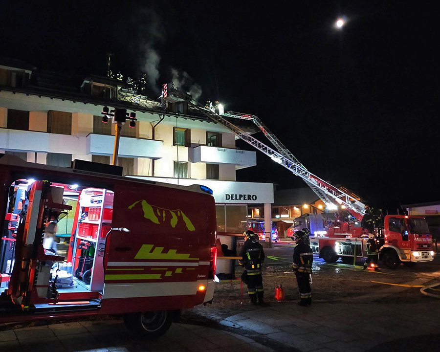 Tetto a fuoco a Passo Tonale