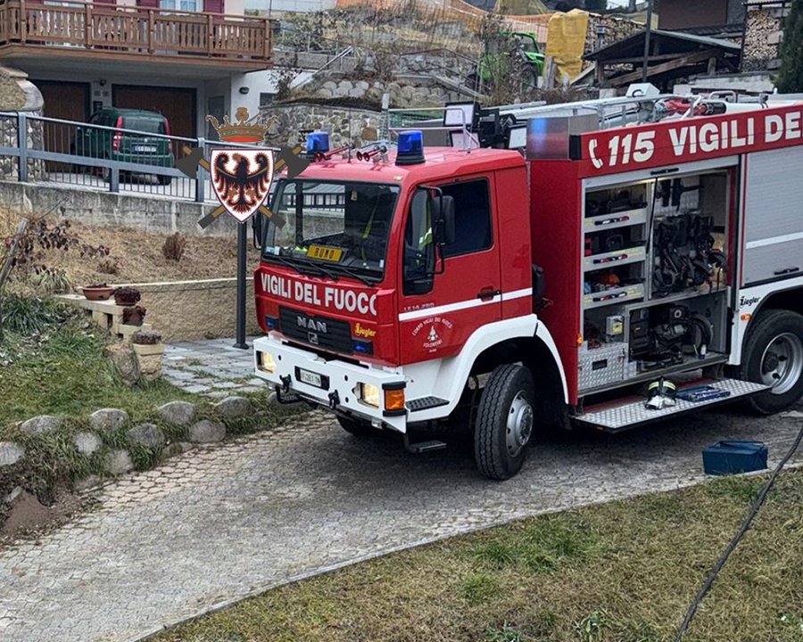 Rumo, canna fumaria in fiamme