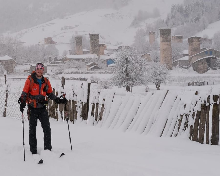 Il racconto di viaggio 'Bianco Caucaso' tra sci escursionismo e cultura georgiana