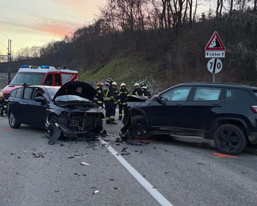 Frontale sul bivio per Cavizzana