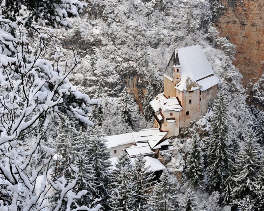 Il Santuario di San Romedio in un libro