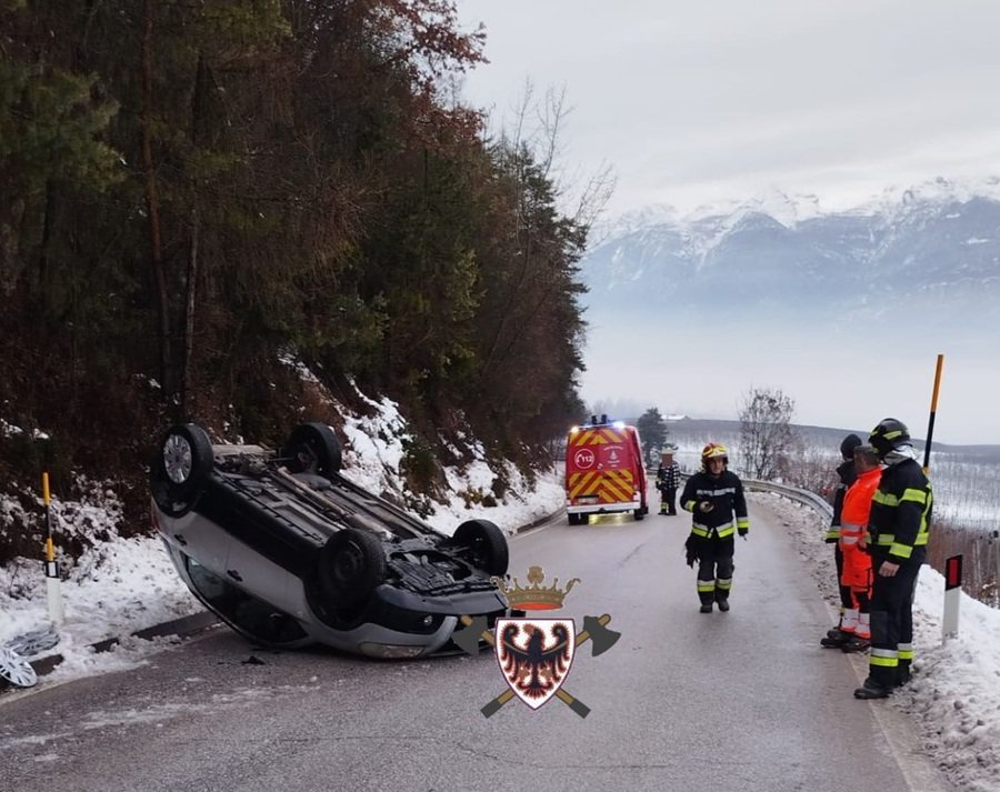 Tres, auto ribaltata