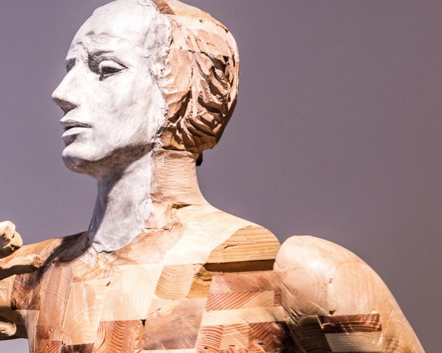 A Cles una mostra che invita a lasciarsi toccare dall’imprevedibilità della vita