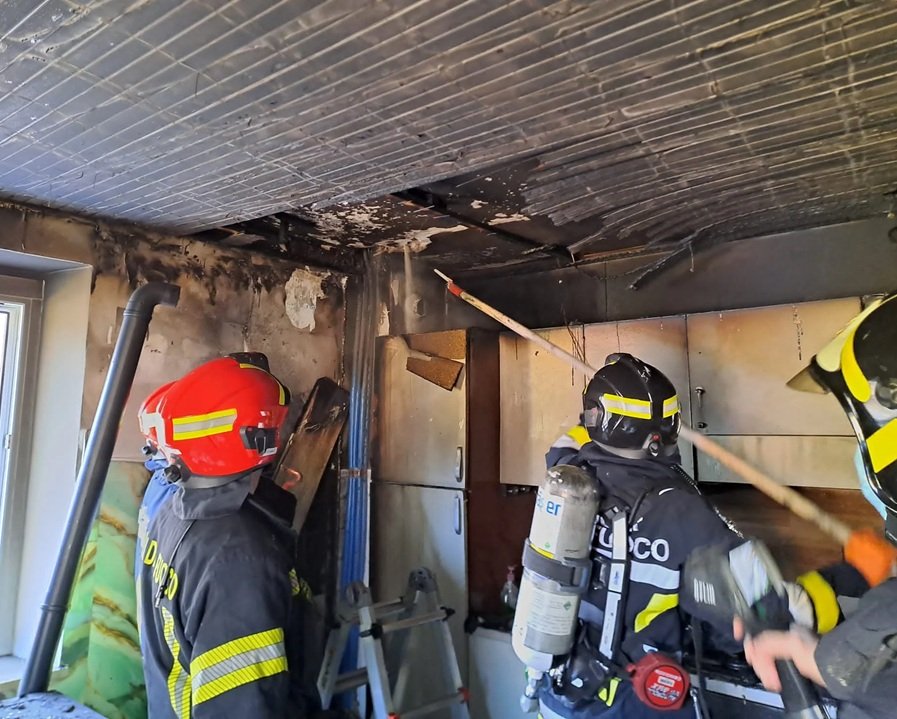 Incendio a Cavedago, tre persone coinvolte