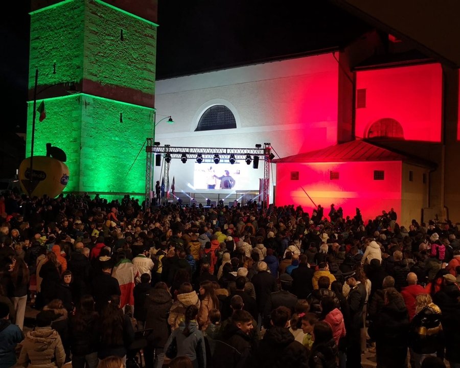 Taio in piazza per il suo ragazzo d'oro
