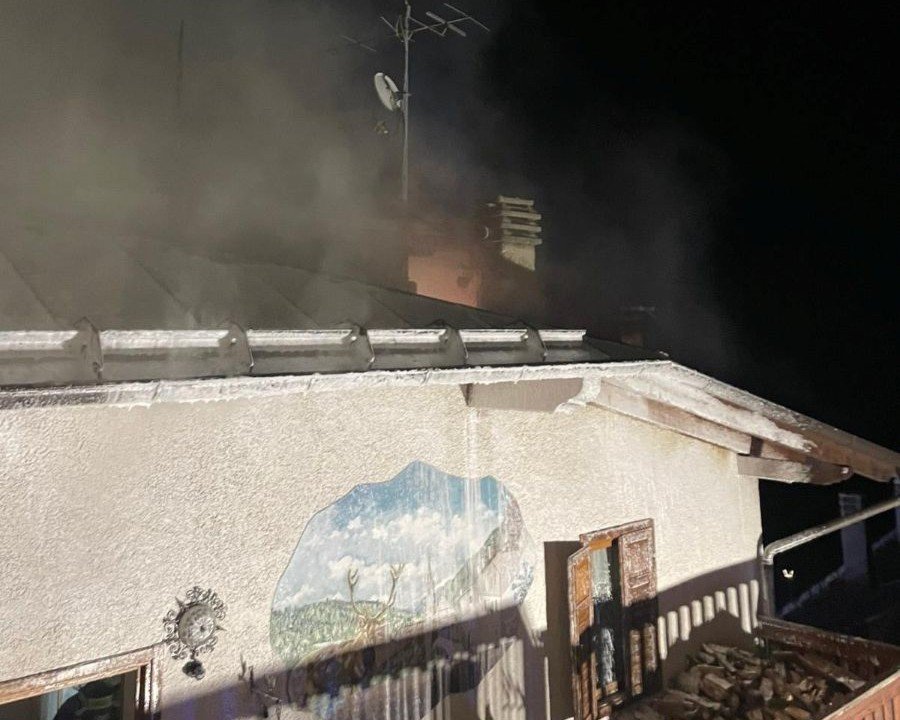 Principio d’incendio nella notte a Piano
