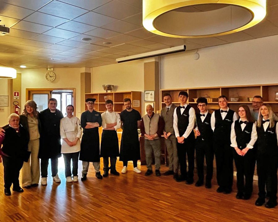 Più generazioni intorno al tavolo