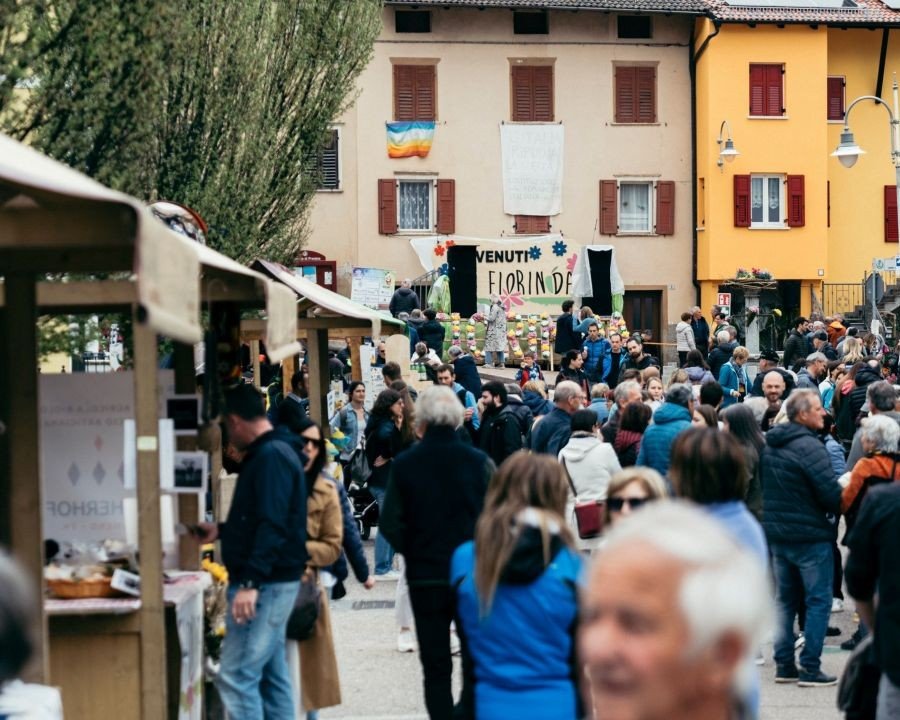 Fiorinda compie dieci anni: la Val di Non celebra la primavera tra natura e creatività