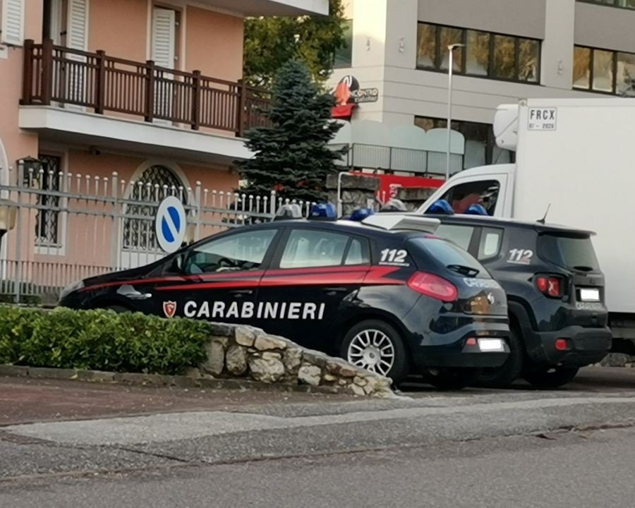 Sorpreso a preparare le dosi in auto: scatta l’arresto